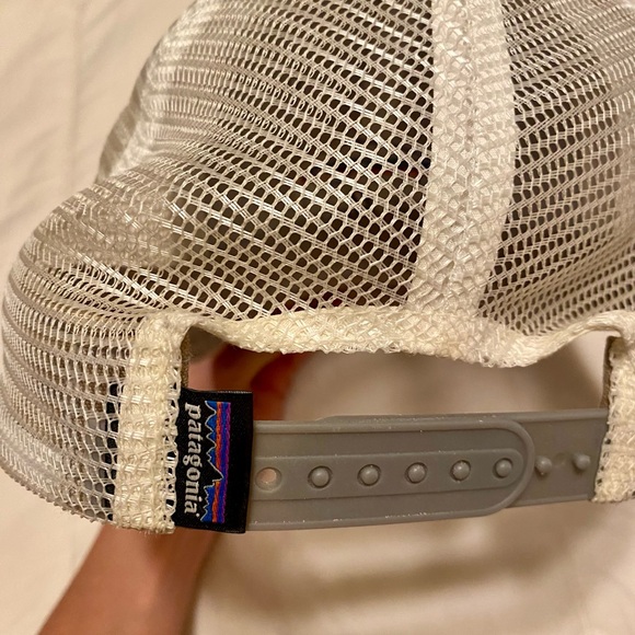 PATAGONIA Mesh Snapback Trucker Hat Bison Logo Light Gray Cap OSFM GORPCORE - Picture 3 of 5
